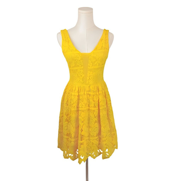 GB Yellow Lace Fit And Flare Mini Dress Size S Deep V Sleeveless Scalloped Hem - Picture 1 of 7